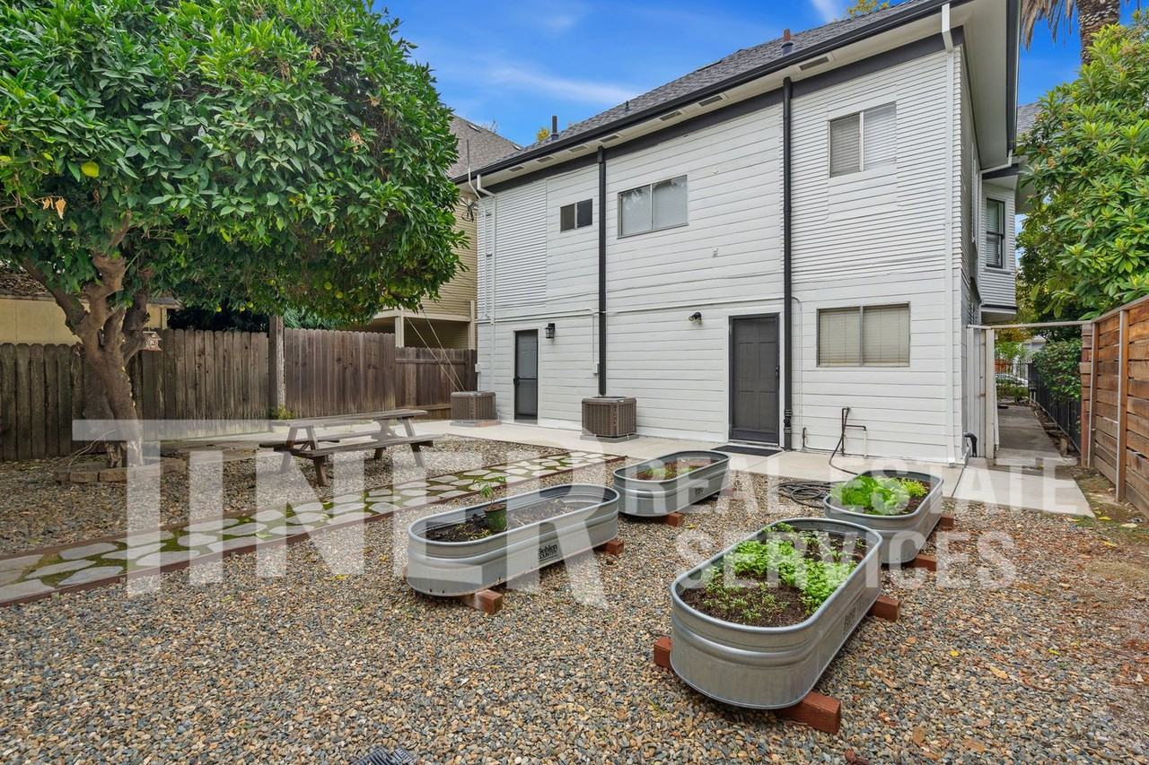 1510 E St - Photo 4 of 22