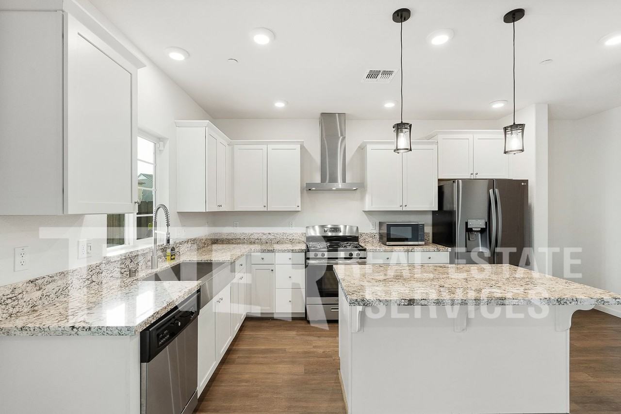 7049 Star Trail Way - Photo 3 of 29
