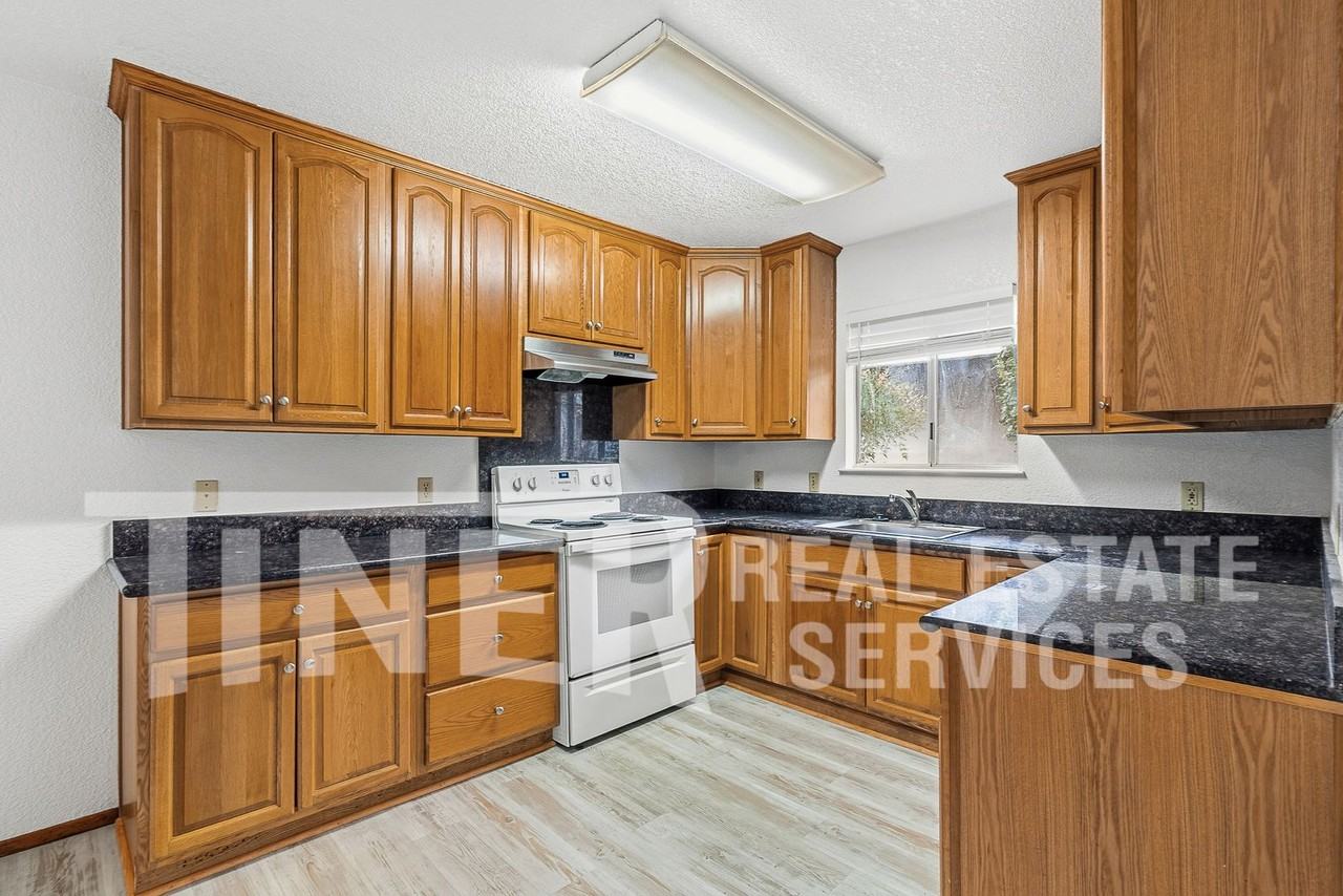 2304 Villanova Cir - Photo 3 of 23