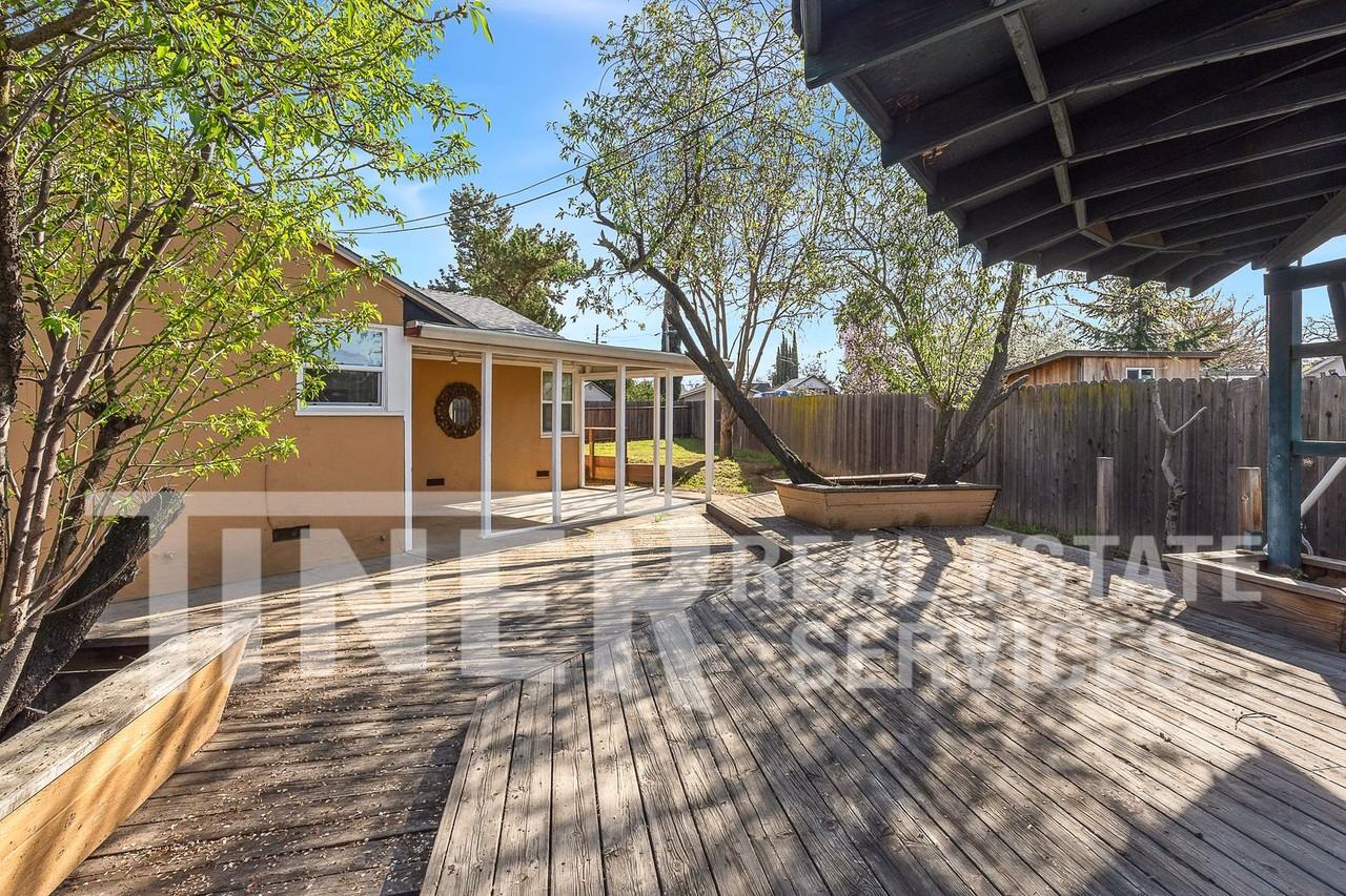 2416 60th St - Photo 4 of 22