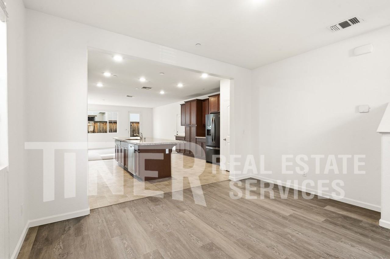 3786 Samuelson Way - Photo 7 of 20