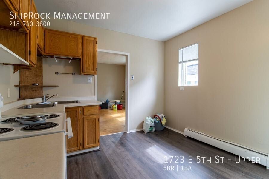 1723 E 5th St - Photo 4 of 16