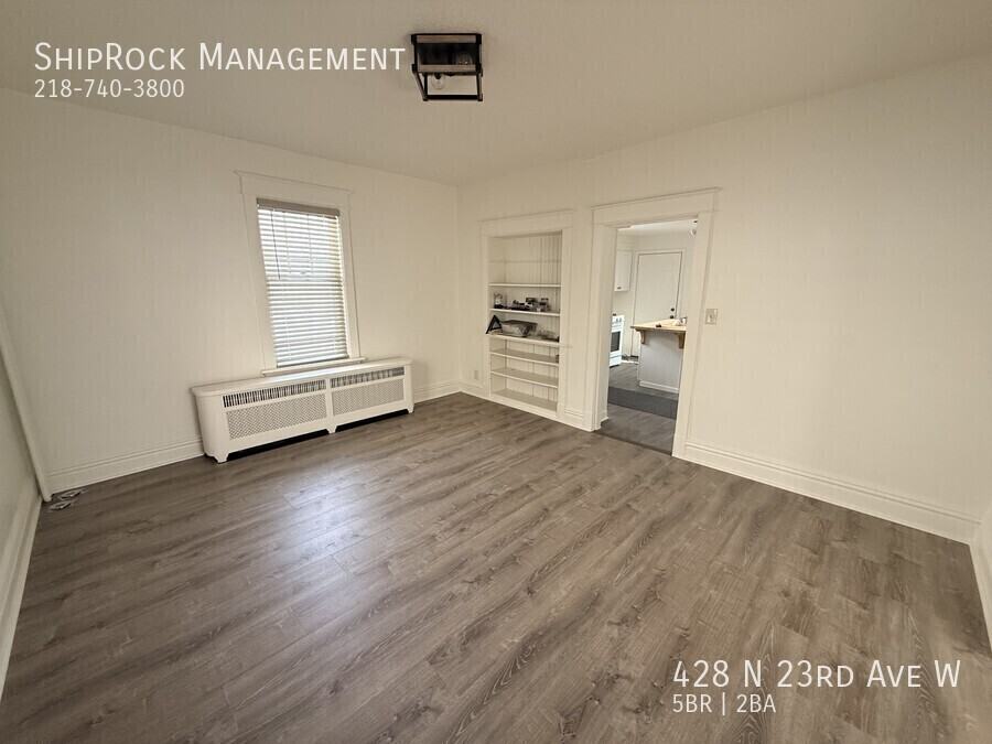 428 N 23rd Ave W - Photo 3 of 8