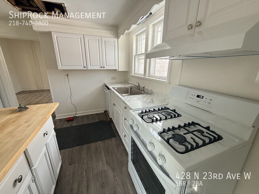 428 N 23rd Ave W - Photo 6 of 8