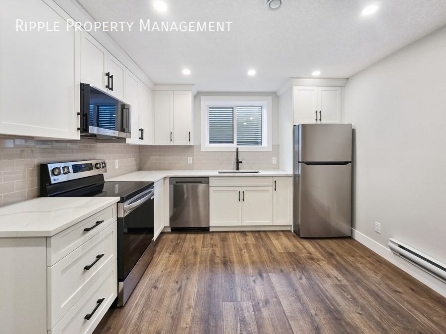 2614R 28 Ave Sw #2614RLOWER - Photo 3 of 22