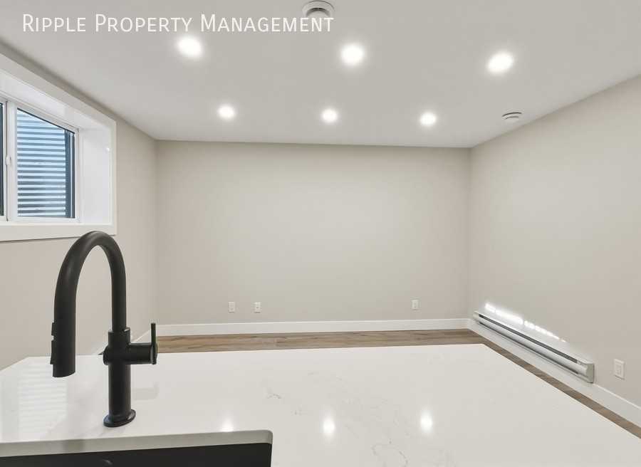 2618R 28 Ave Sw #2618RLOWER - Photo 3 of 19