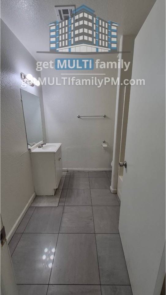 3006 E Granada Rd #D - Photo 6 of 11