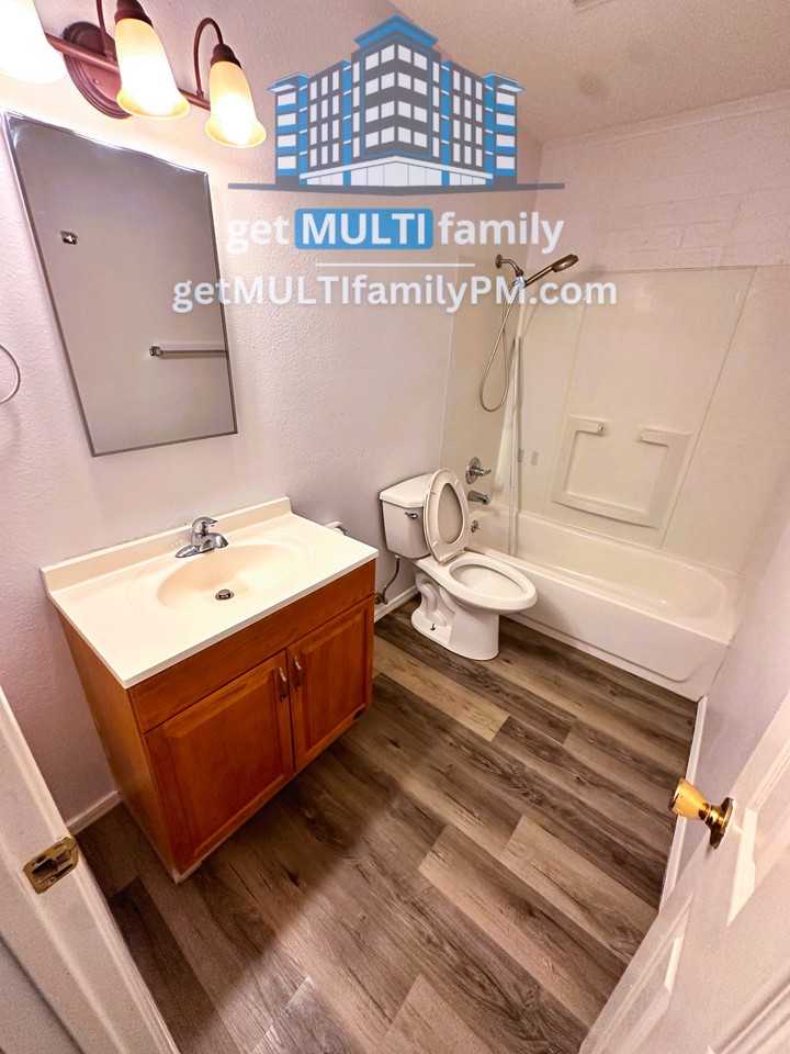 10034 N 18th Ave #1 - Photo 4 of 9