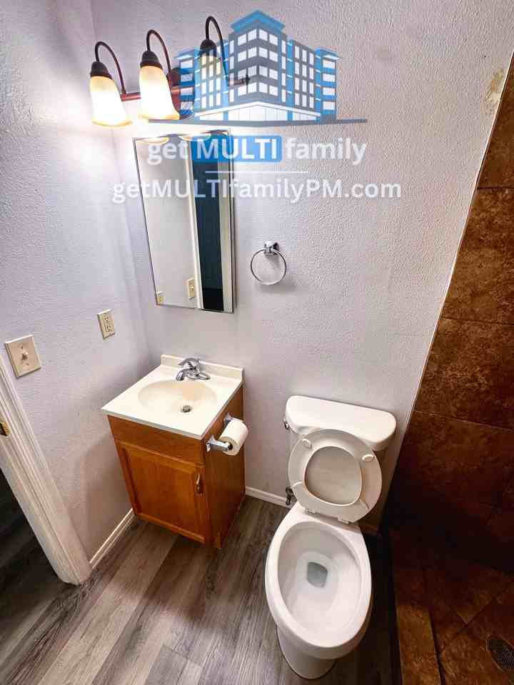 10034 N 18th Ave #1 - Photo 7 of 9