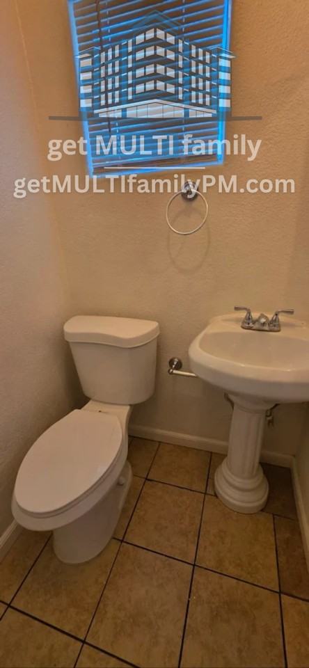 3926 E Earll Dr #2 - Photo 7 of 22