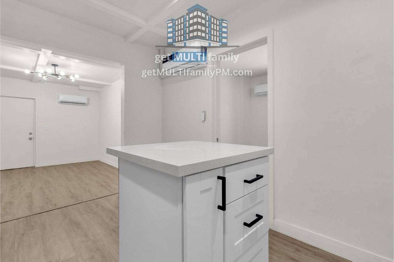 325 N 17th Dr #A - Photo 3 of 33