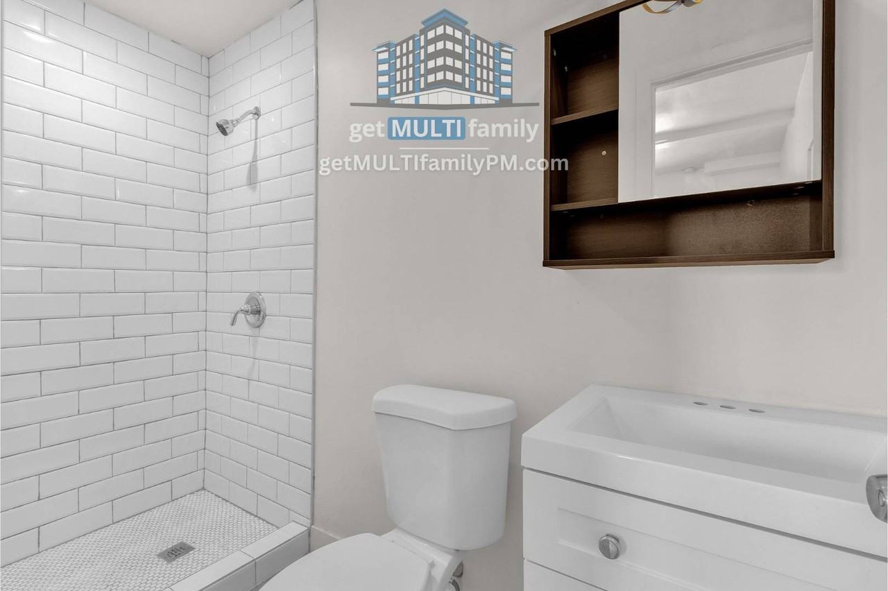 325 N 17th Dr #A - Photo 4 of 33