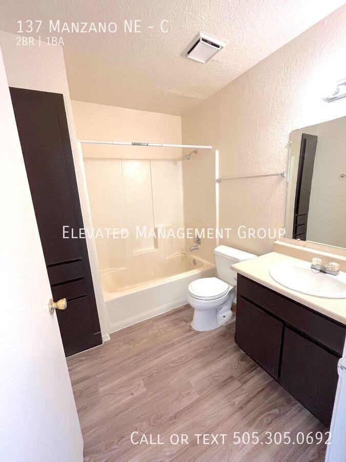 137 Manzano St Ne #C - Photo 5 of 27