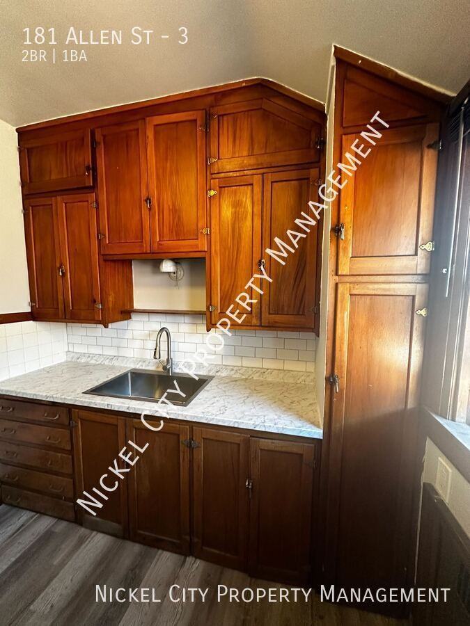 181 Allen St #3 - Photo 3 of 8