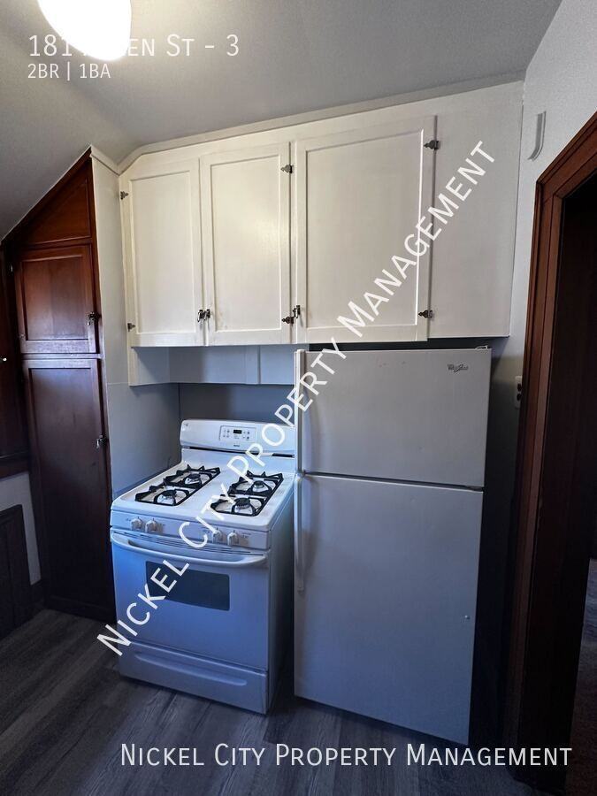 181 Allen St #3 - Photo 4 of 8