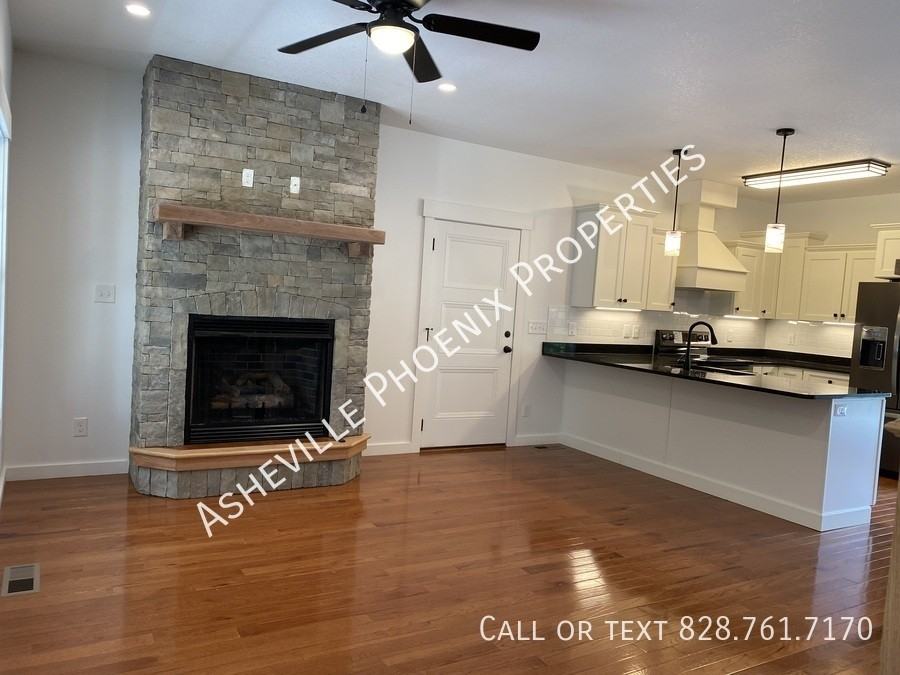 426 Shadowwood Dr - Photo 3 of 20