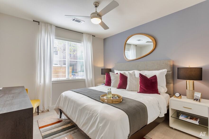 1009 14th St #36033 - Photo 4 of 11