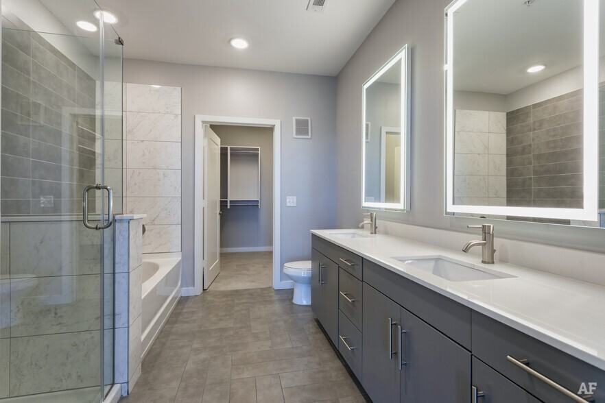 1009 14th St #36033 - Photo 5 of 11