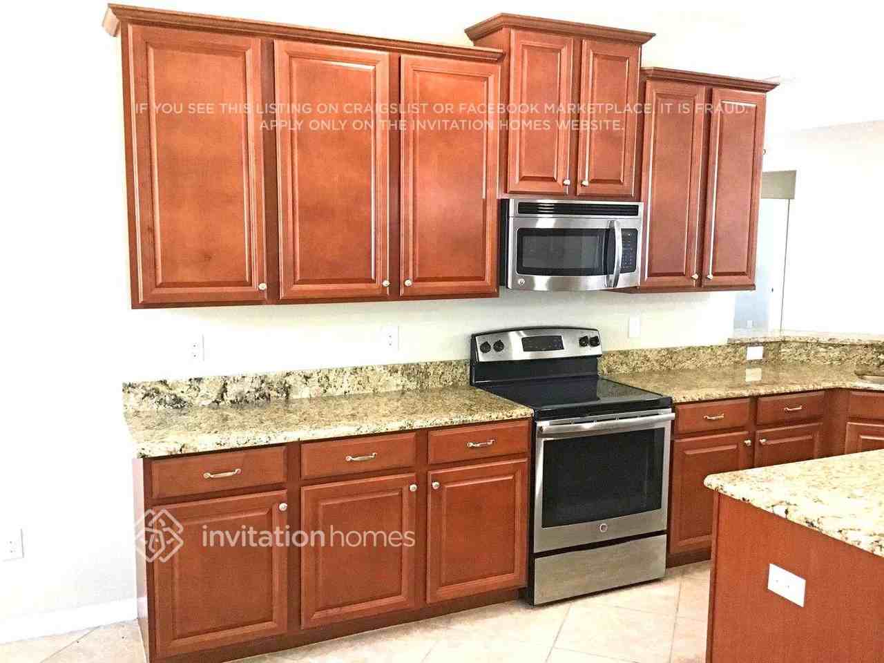 2908 Youngford St - Photo 3 of 9