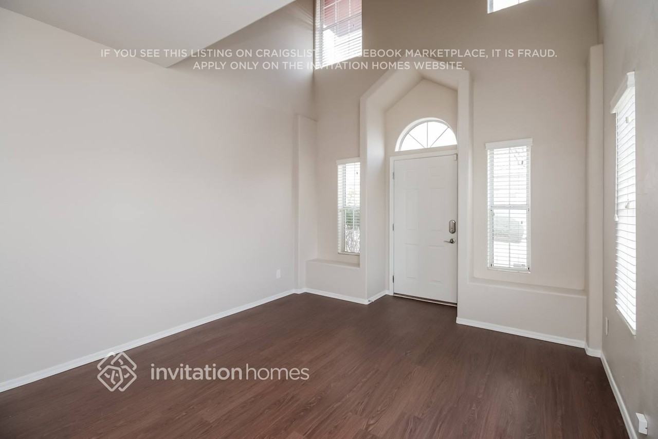 1007 W Libra Dr - Photo 2 of 18