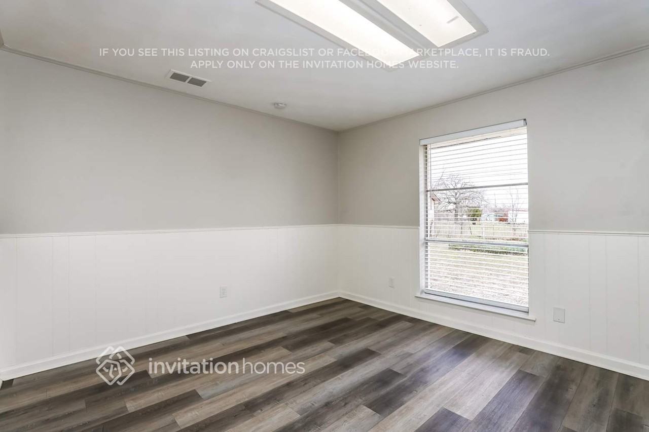 2301 Narobi Pl - Photo 6 of 16