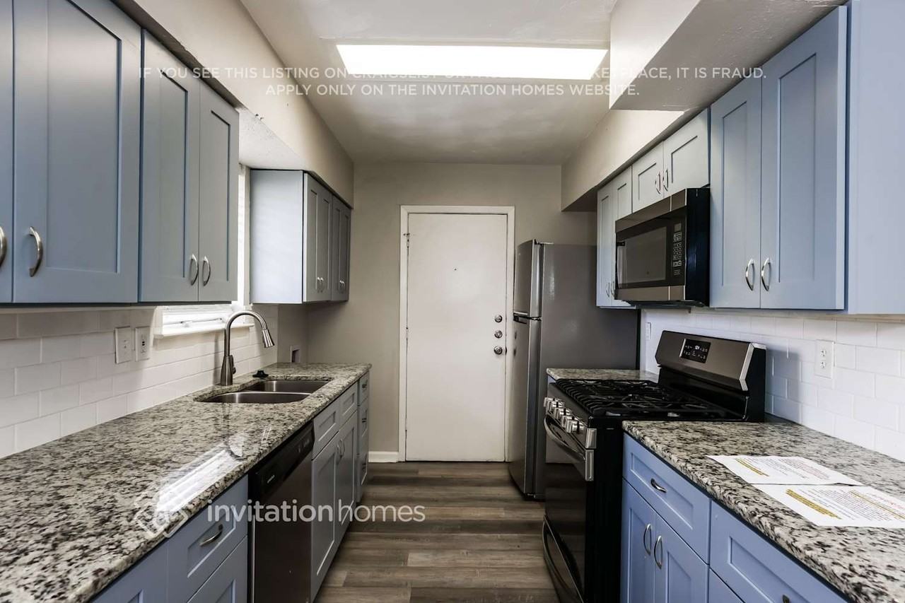 2301 Narobi Pl - Photo 7 of 16