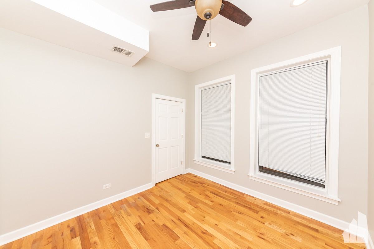 1420 W Irving Park Rd #3 - Photo 7 of 18