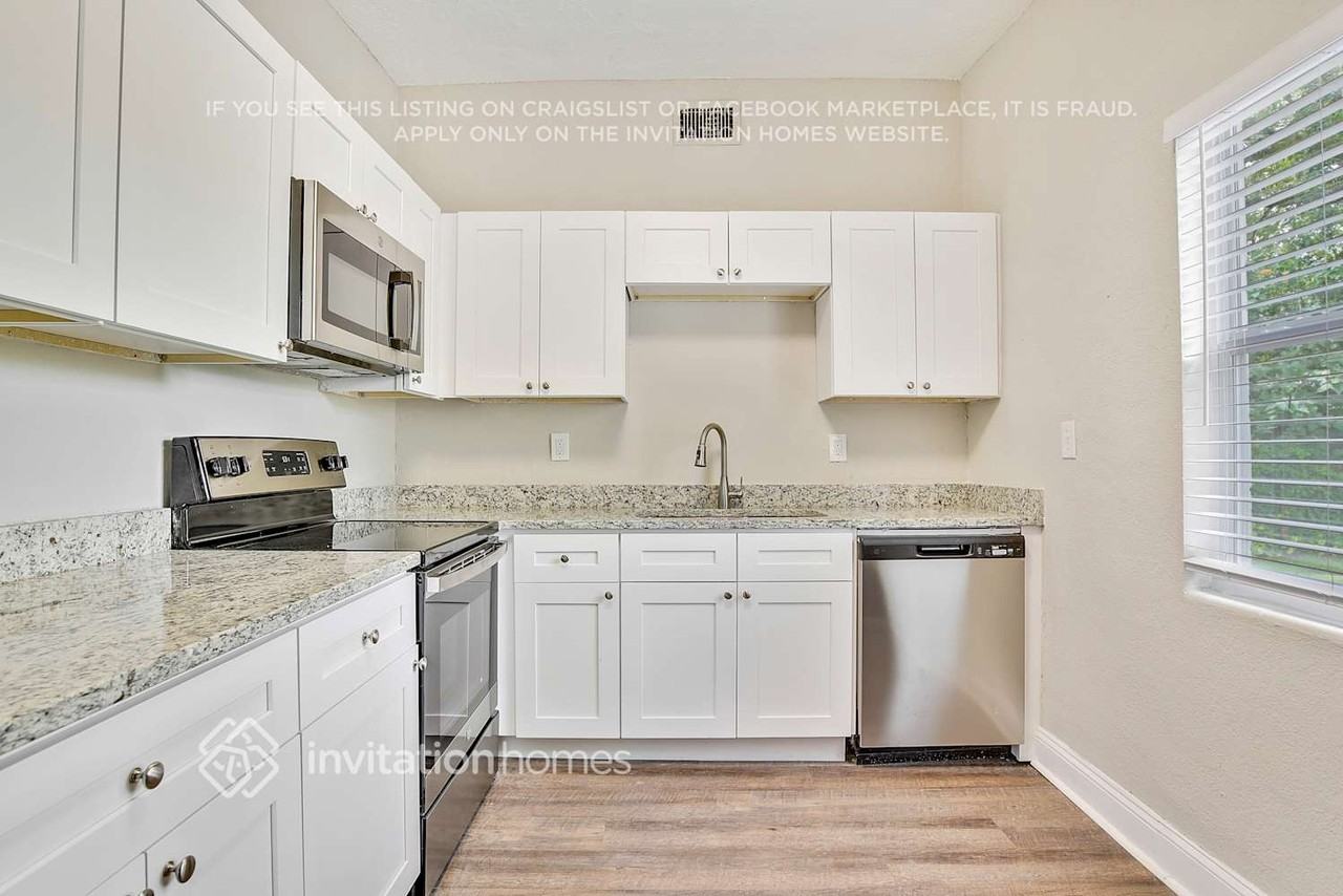 5210 Montague Pl - Photo 5 of 18