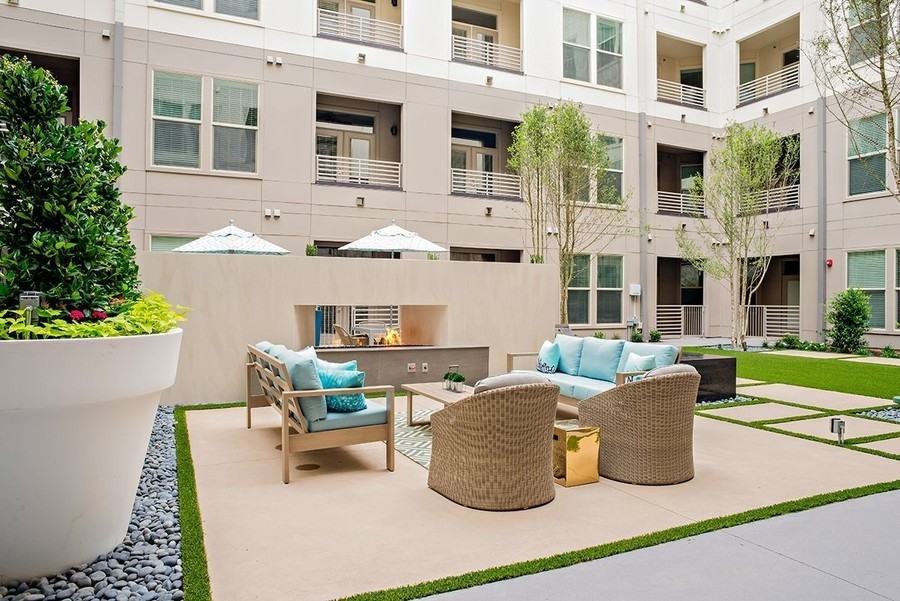 1951 N Record St #28194 - Photo 4 of 11