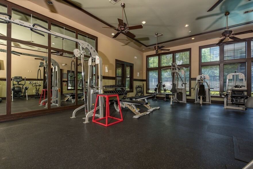 3880 Hulen St #27068 - Photo 4 of 11