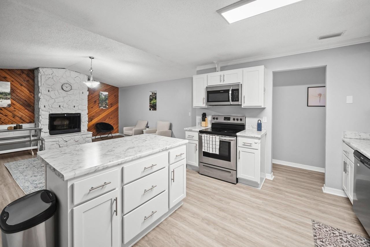 Quailhollow Dr - Photo 5 of 21