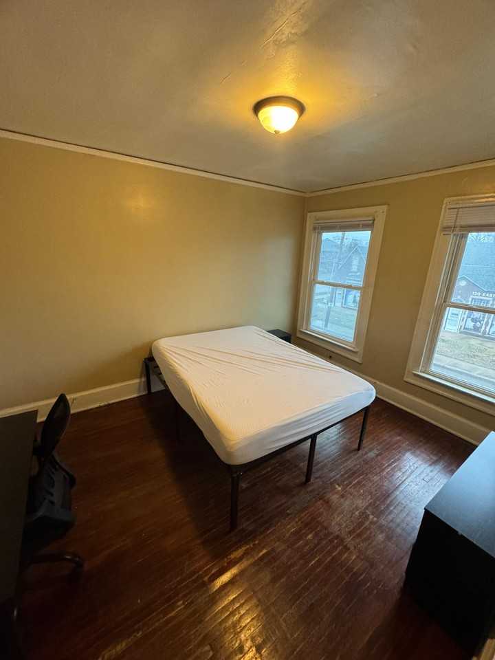 E 30th St - Photo 4 of 6