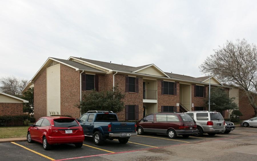 546 E Bethany Dr #2500 - Photo 2 of 2