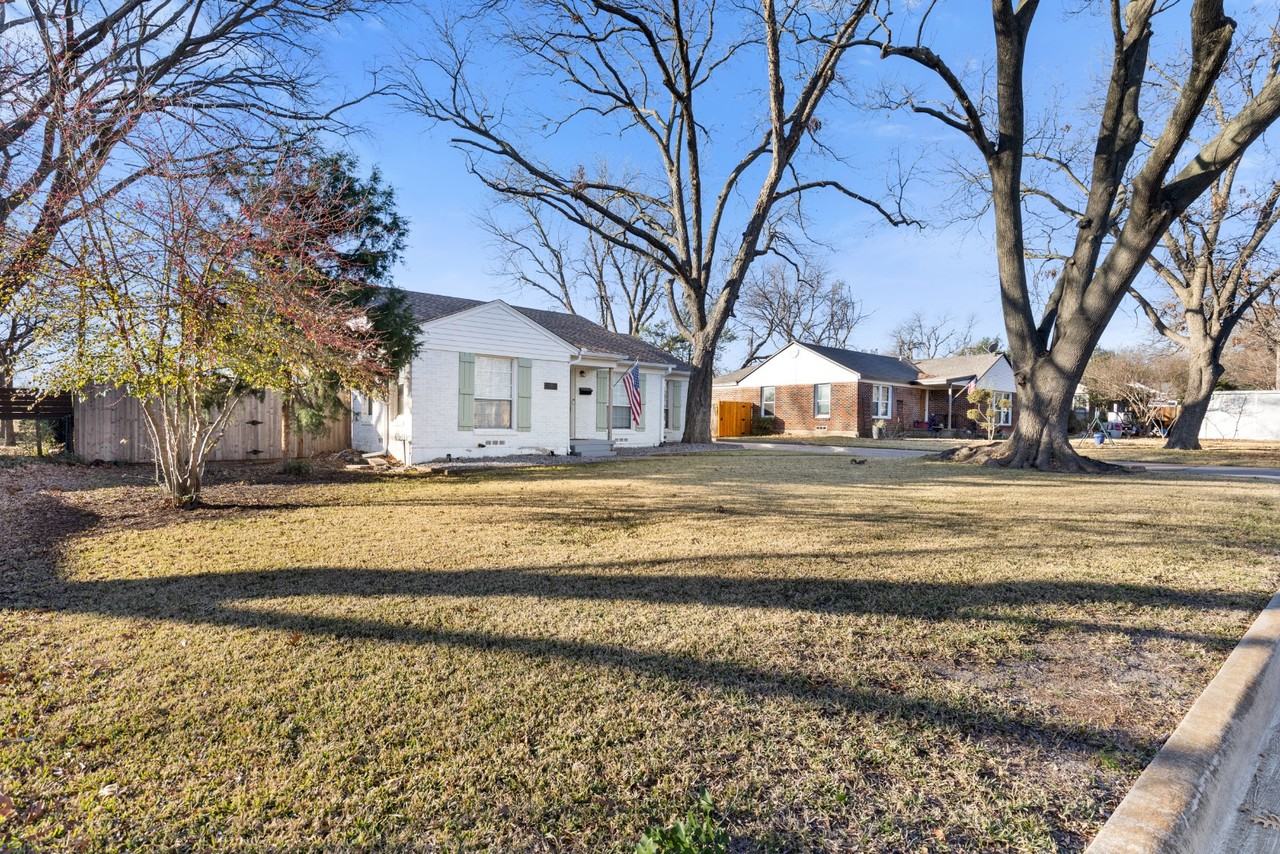 1316 Linden Ln - Photo 3 of 29