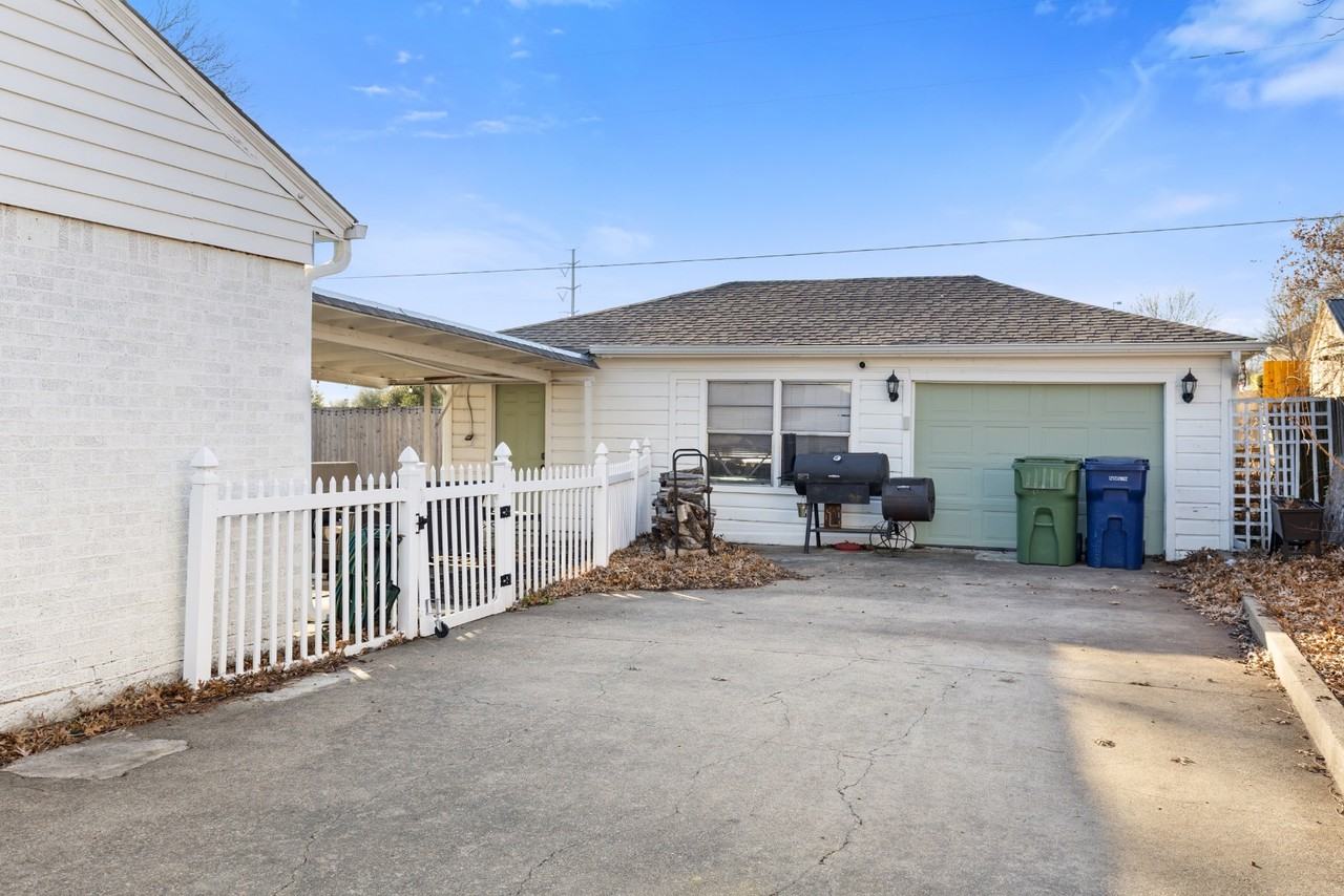 1316 Linden Ln - Photo 6 of 29