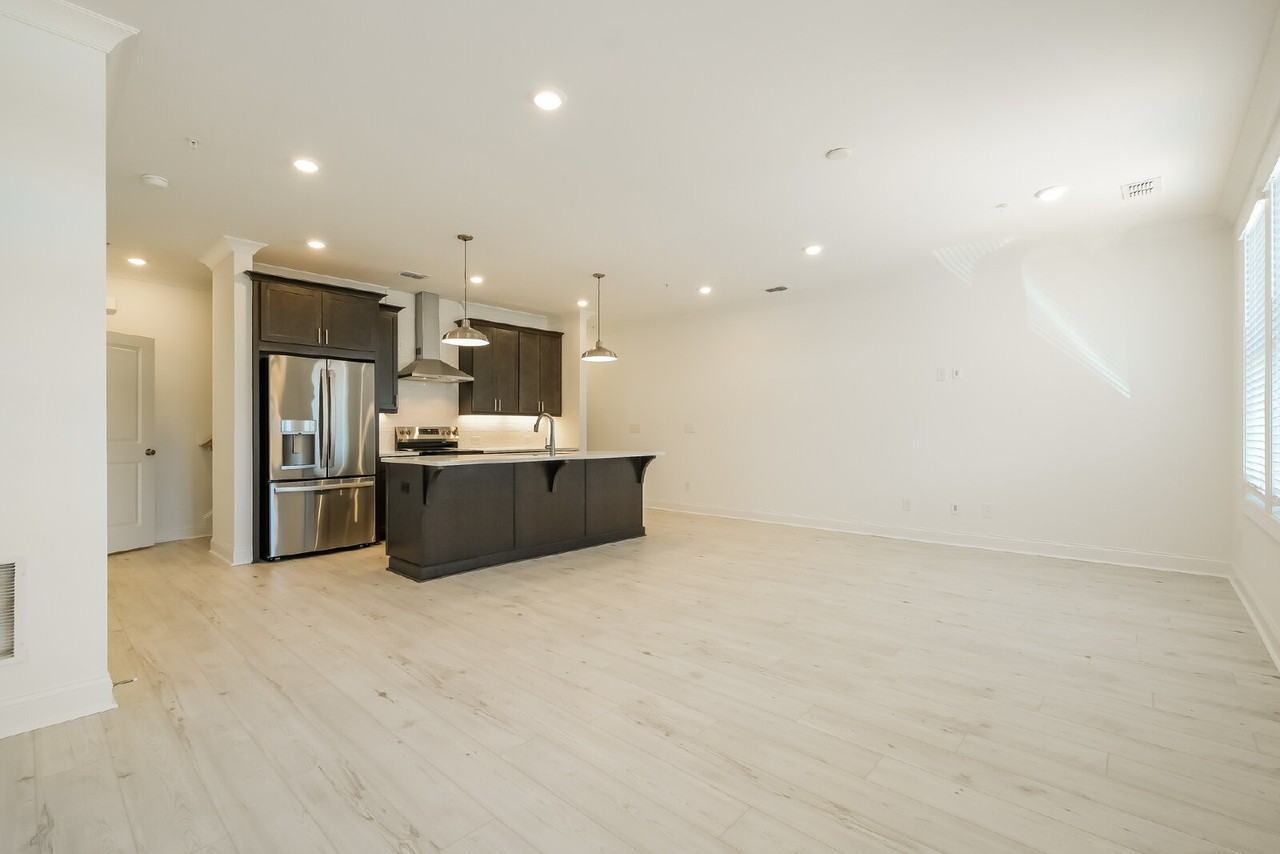 514 Alice Way - Photo 4 of 47