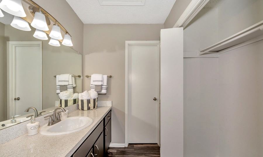 2818 Lynnwood Dr #4596 - Photo 2 of 18