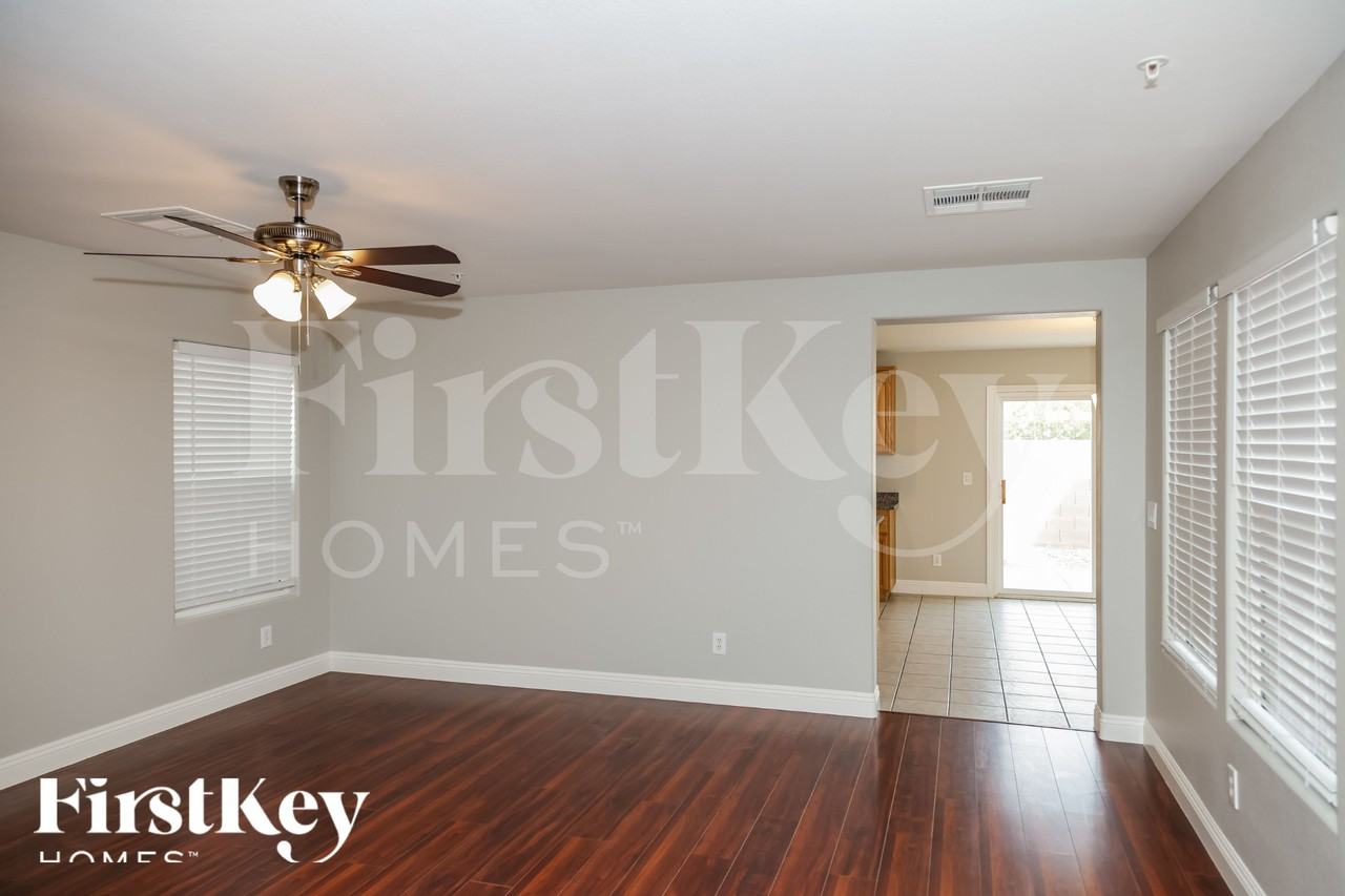 152 Calm Morning Ave - Photo 5 of 18