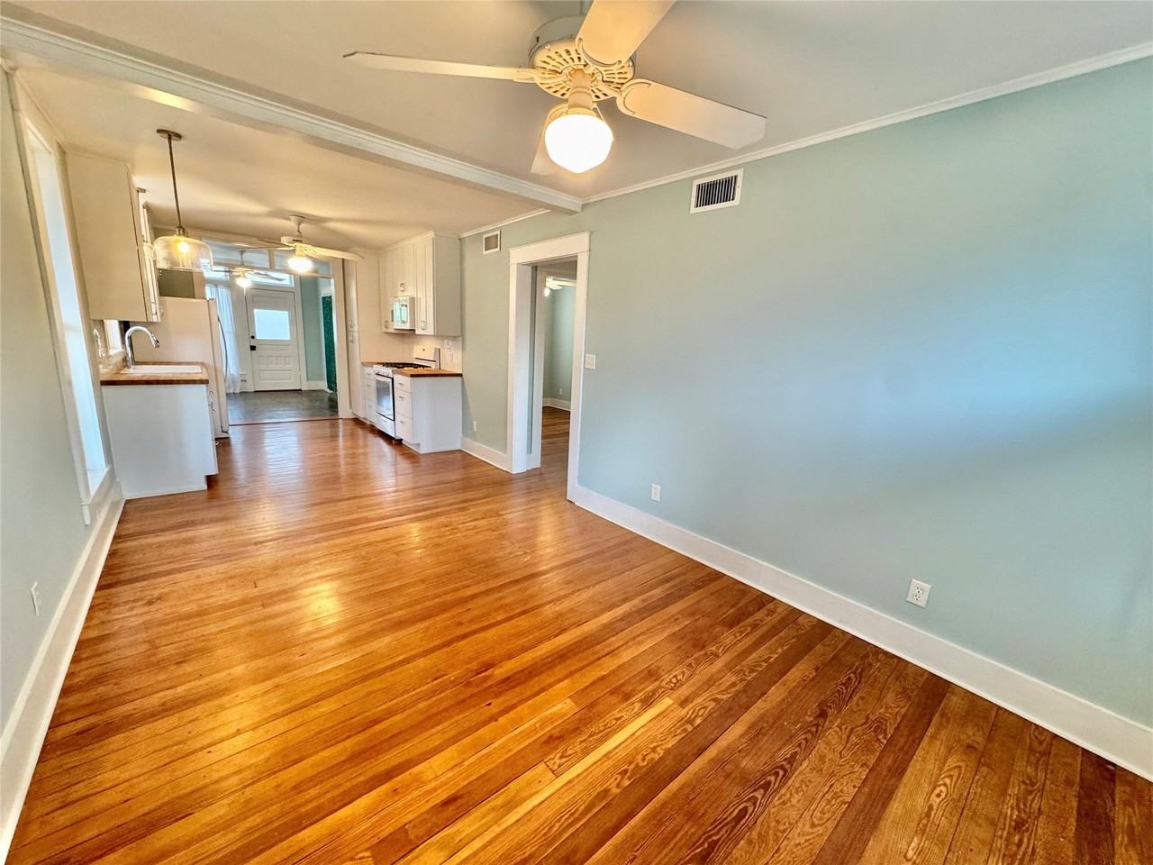 2119 Avenue O 1/2 - Photo 3 of 20