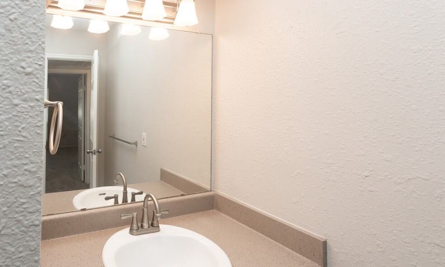 1506 E Riverside Dr #922