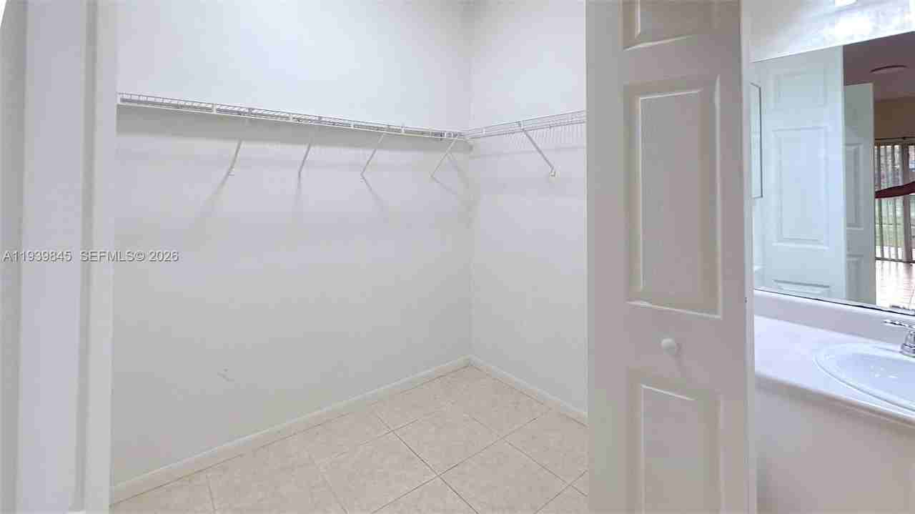 6928 Sw 39th St - Photo 6 of 30