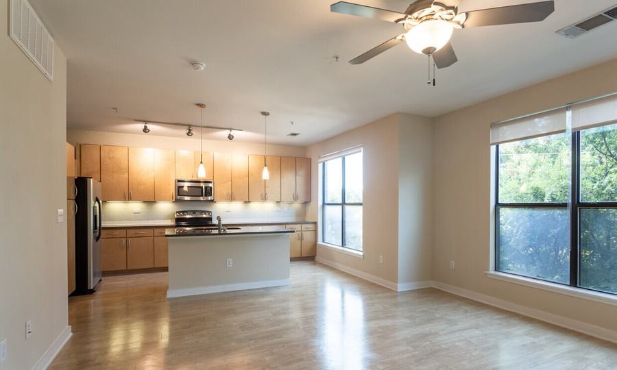 306 S Lamar Blvd #566