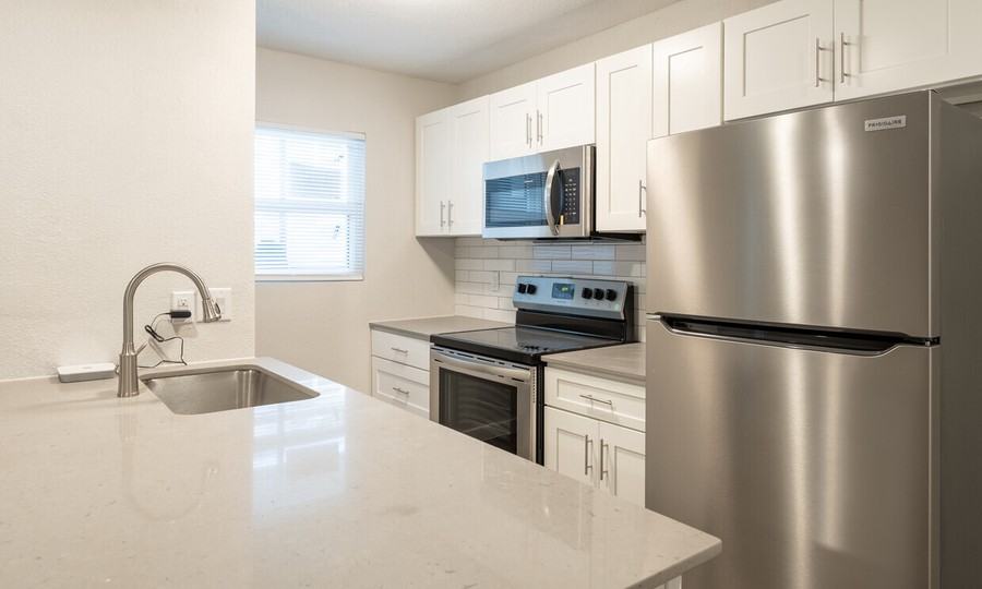 212 W 38th St #576 - Photo 2 of 19