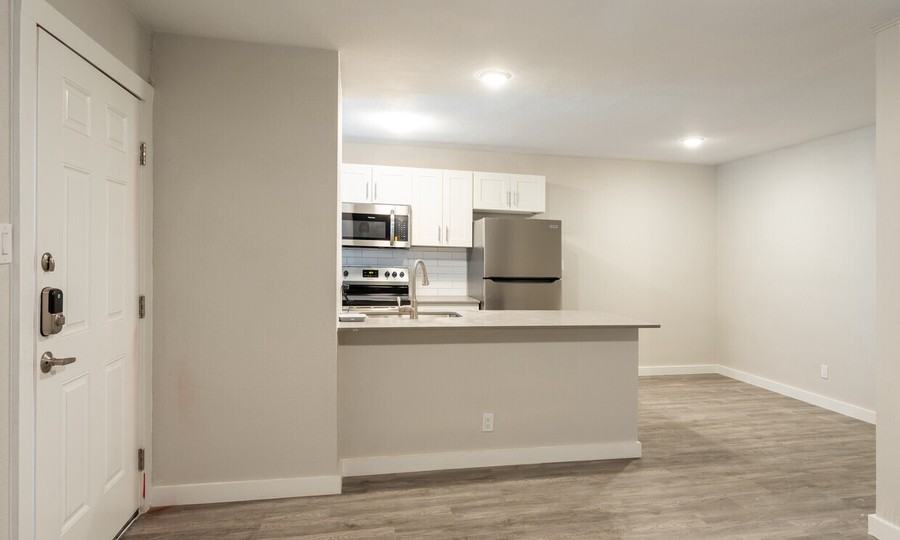 212 W 38th St #576 - Photo 3 of 19