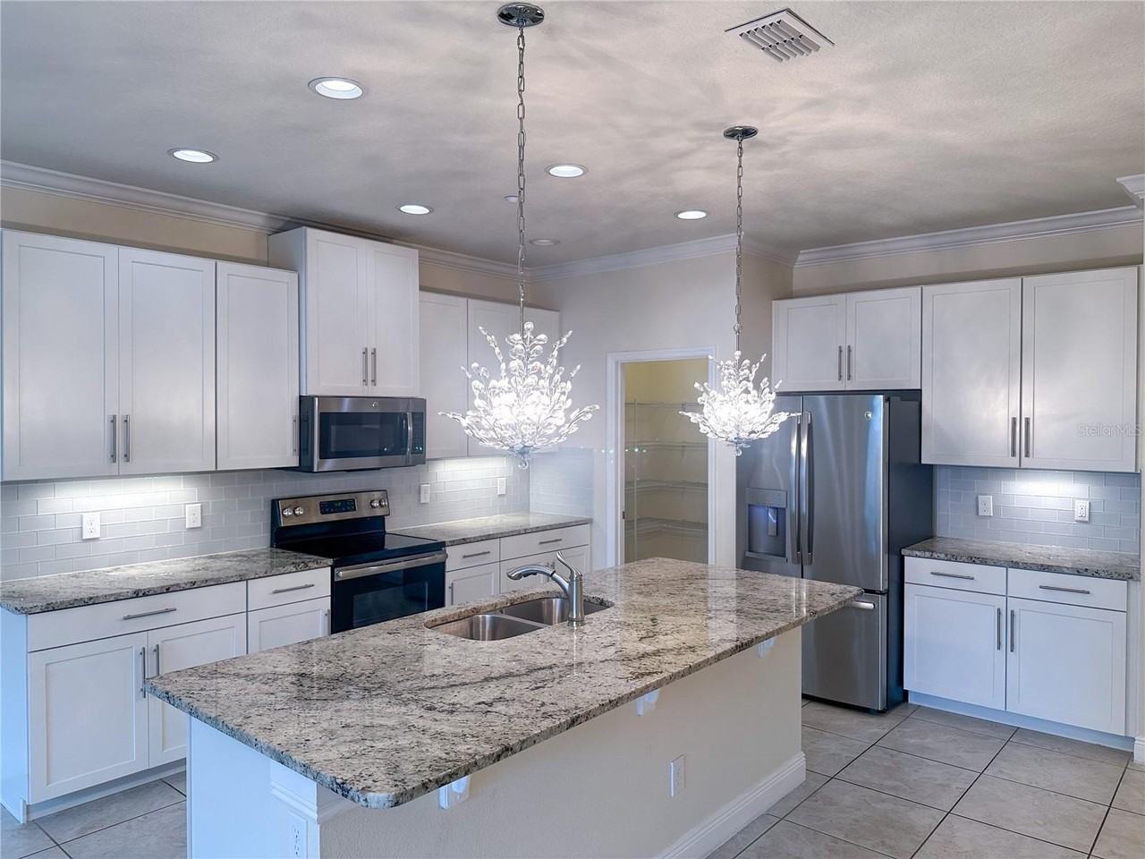 7494 Aloma Pines Ct - Photo 4 of 21