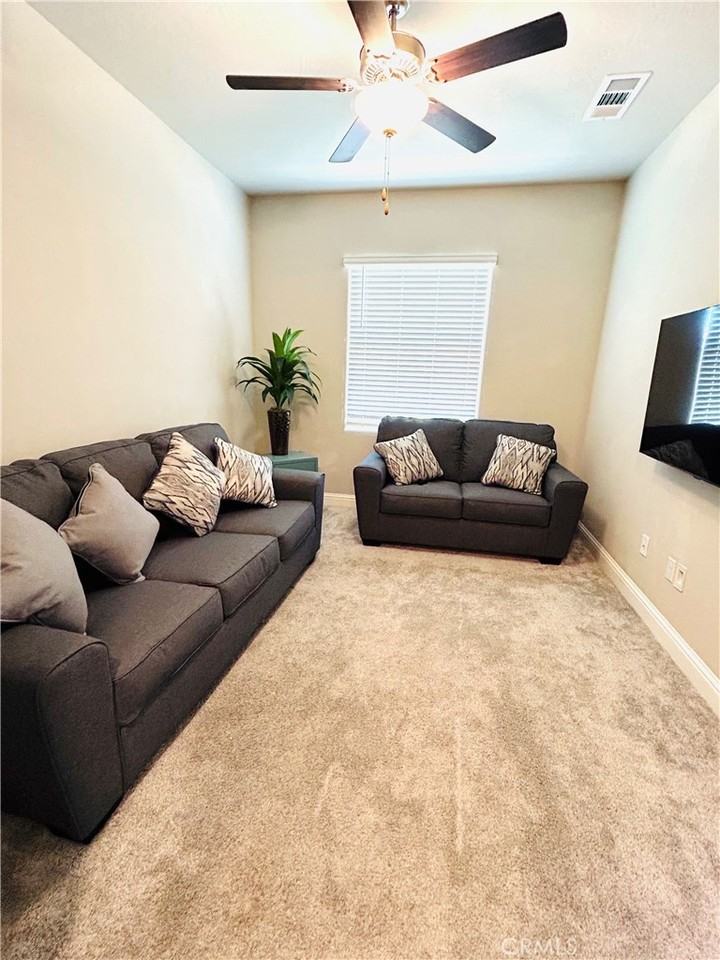 6140 E Laurel Ave - Photo 6 of 8