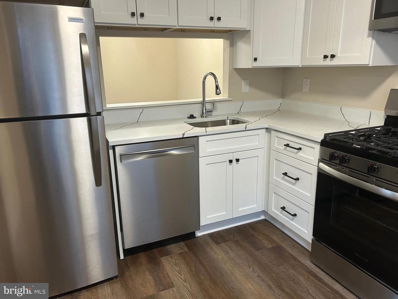 804 Briarwood Ct - Photo 3 of 5