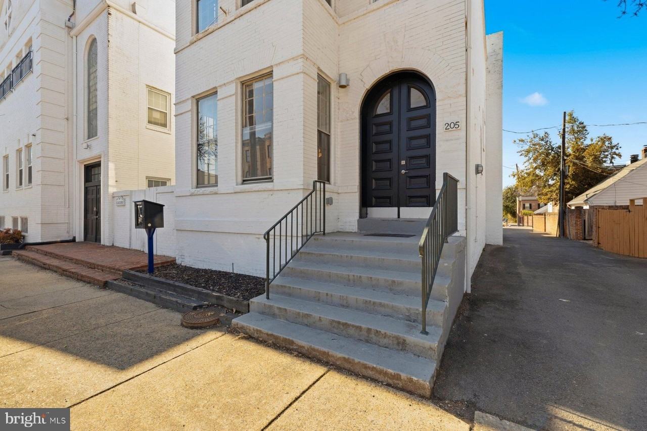 205 S Patrick St - Photo 2 of 50