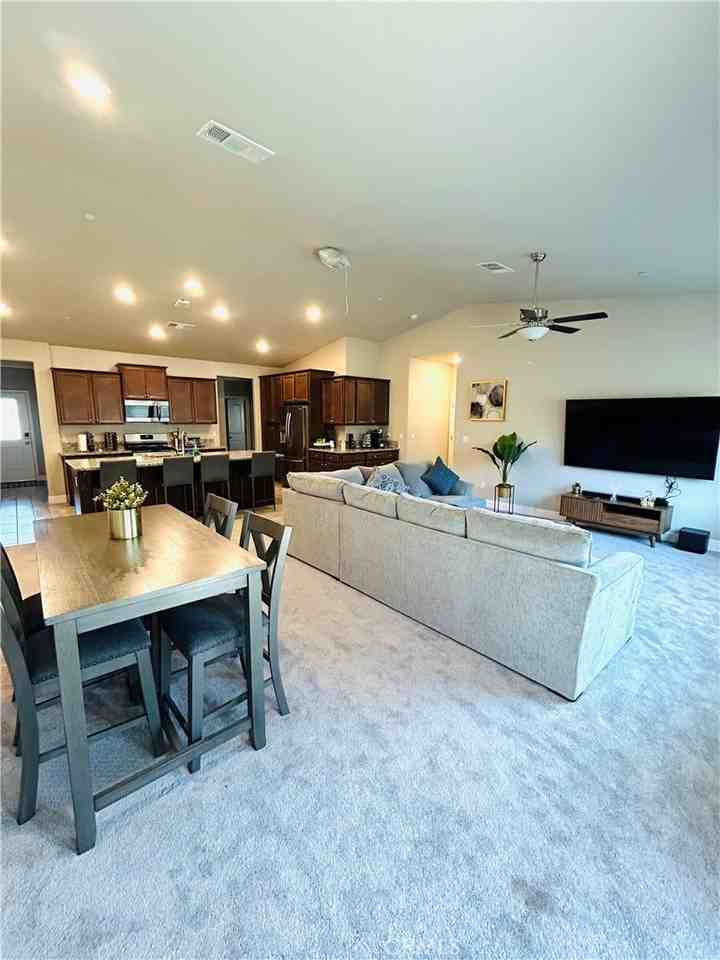 6140 E Laurel Ave - Photo 4 of 13