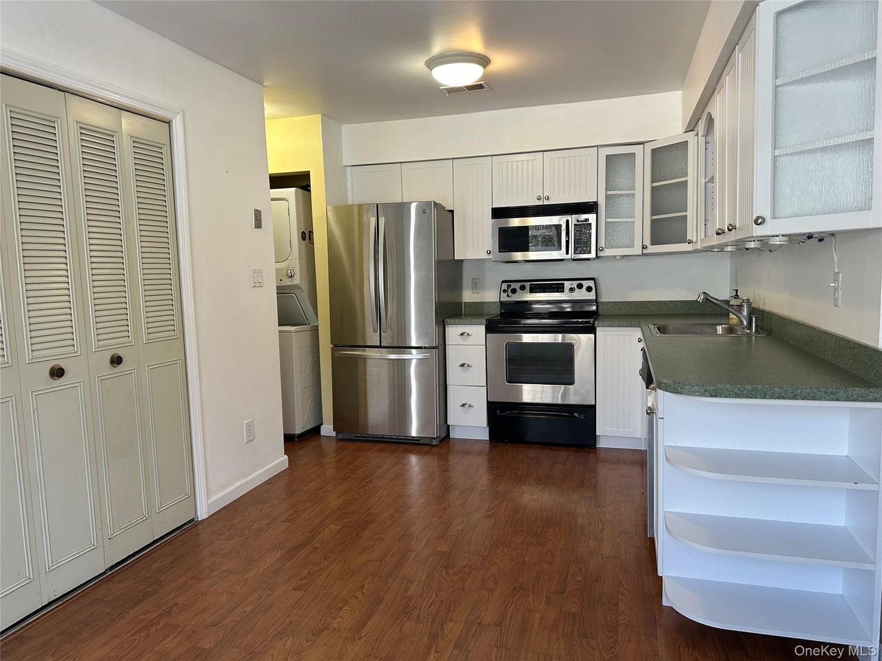 223 Springmeadow Dr ##E - Photo 3 of 15